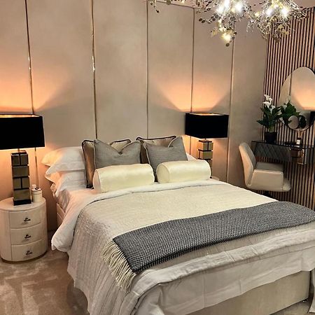 Cozen Villa Edgware Eksteriør billede