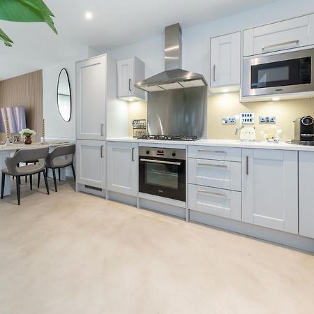 Cozen Villa Edgware Eksteriør billede