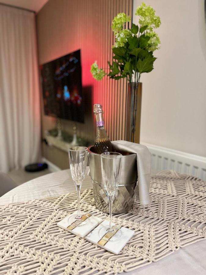 Cozen Villa Edgware Eksteriør billede