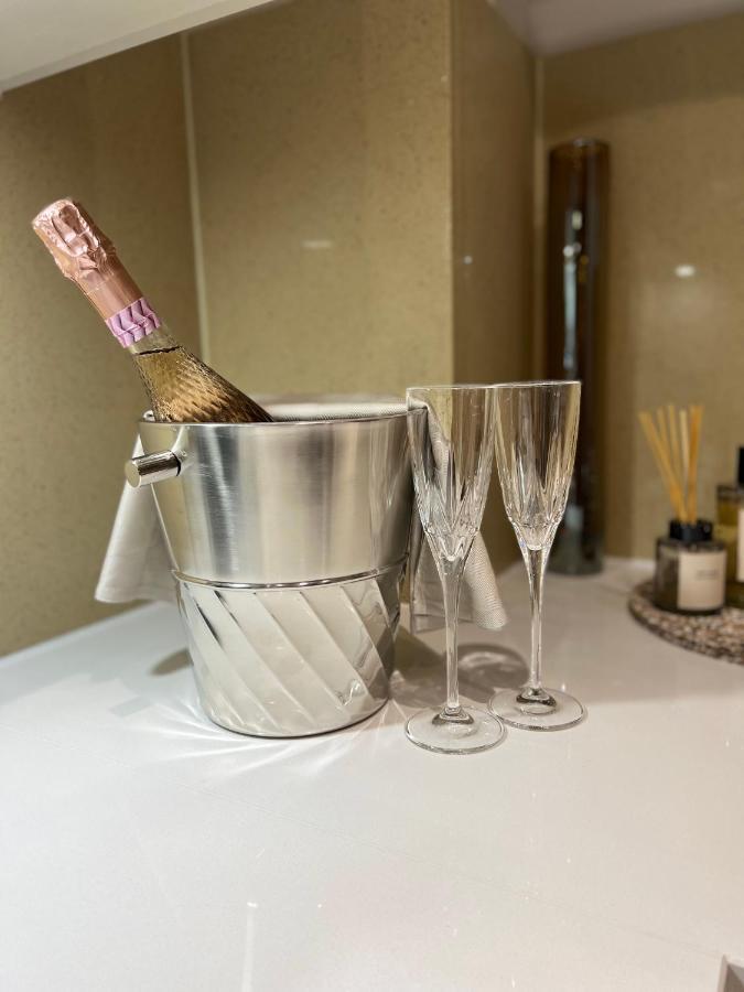 Cozen Villa Edgware Eksteriør billede