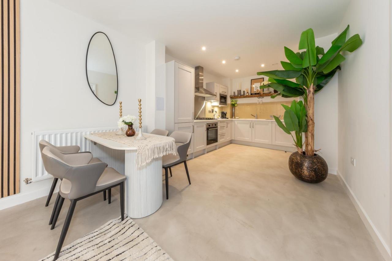 Cozen Villa Edgware Eksteriør billede